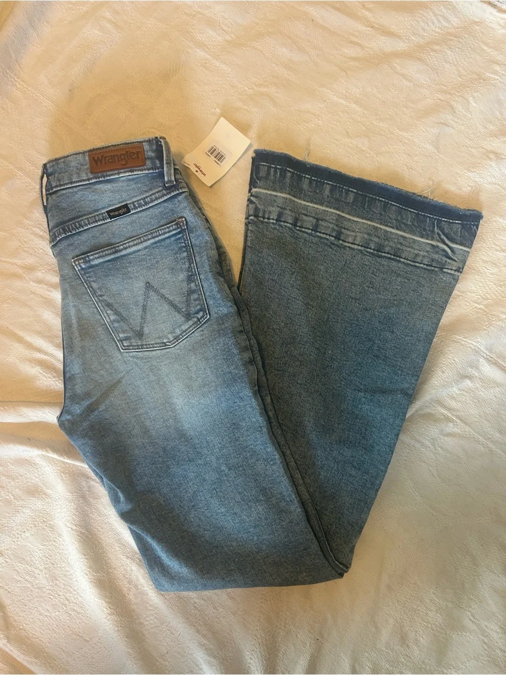 NWT Wrangler High Rise Fierce Flare Jeans - Oasis, Size 2 x 32 - Picture 5 of 14